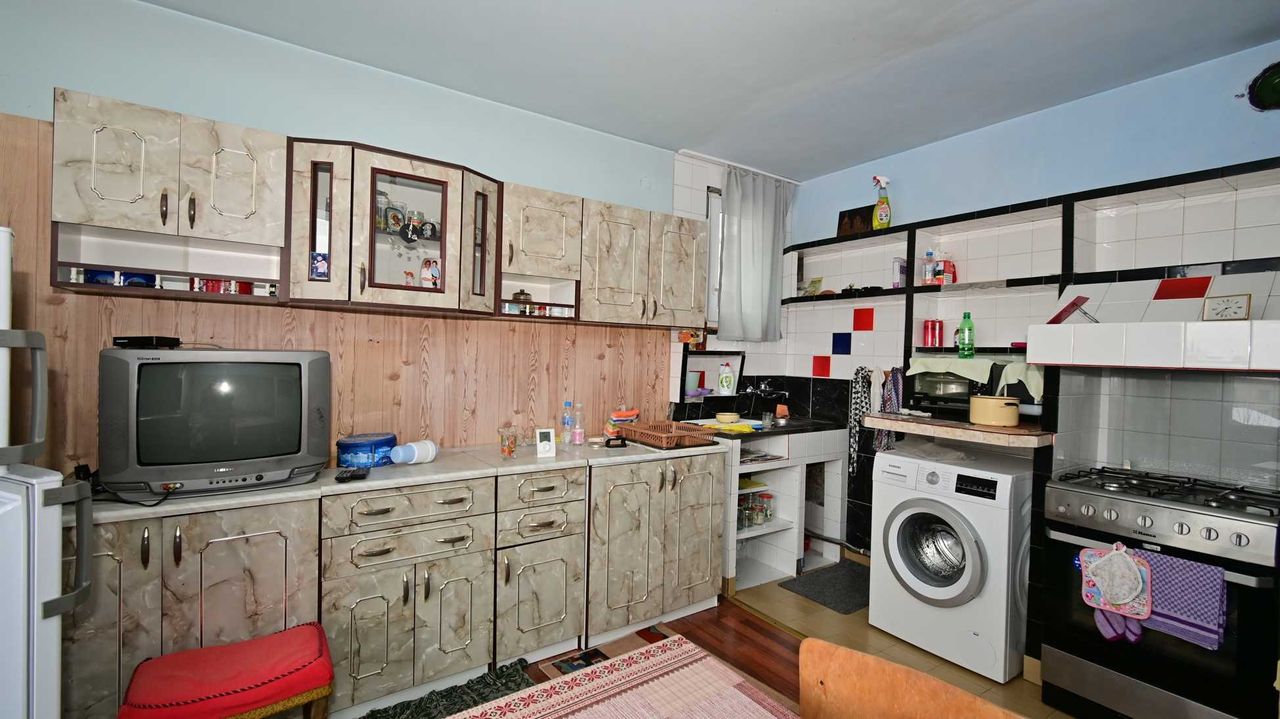 Продава се Къща в Радомир - 168 кв.м за 685 €/кв.м - Снимка #1