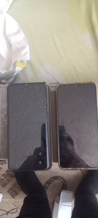 Продам 2 телефона  самсунг