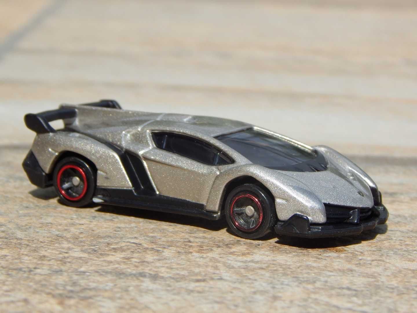 Macheta Lamborghini Veneno Tomica Takara scara 1:67 + ambalaj