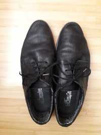 Мъжки летни черни обувки на дупки с връзки отпред