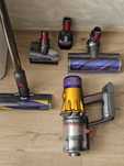 Вертикална прахосмукачка Dyson V12