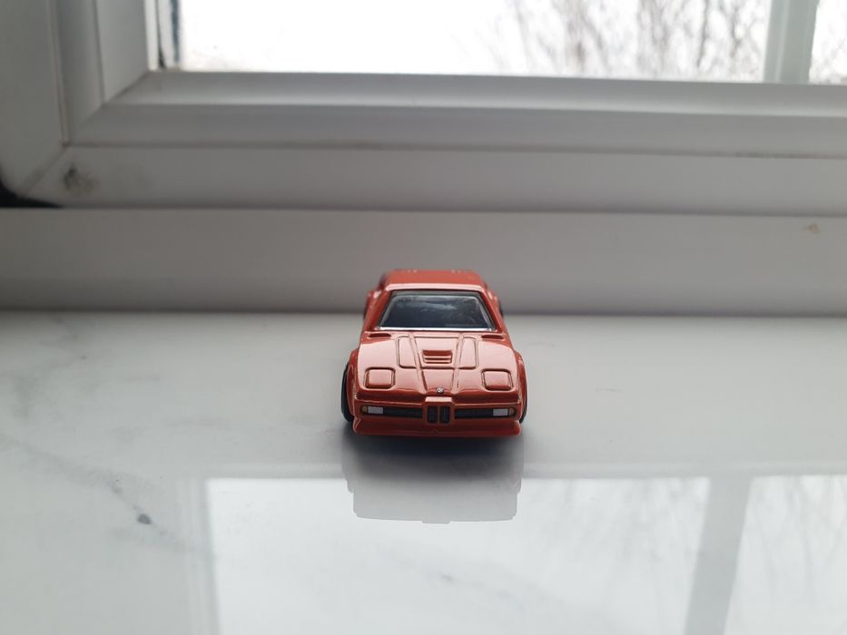 masinuta hotwheels,BMW M1