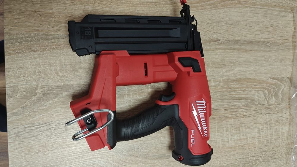 Pistol cuie m18 milwaukee