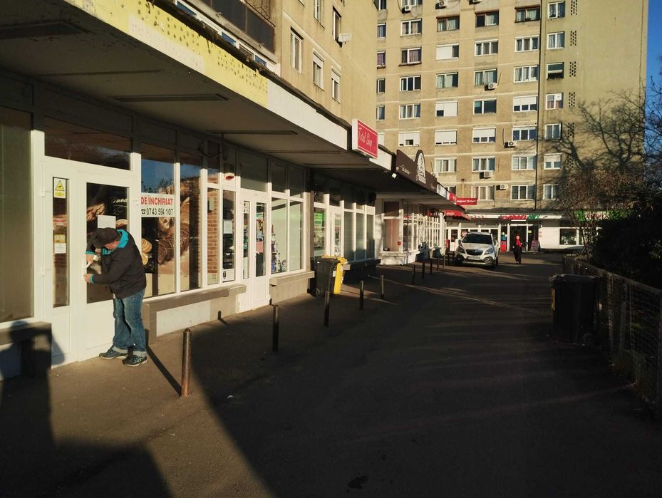 Închiriez spațiu comercial vizavi de Gara Centrală.