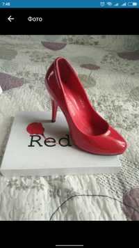 Продам красные лакированные туфли на высоком каблуке