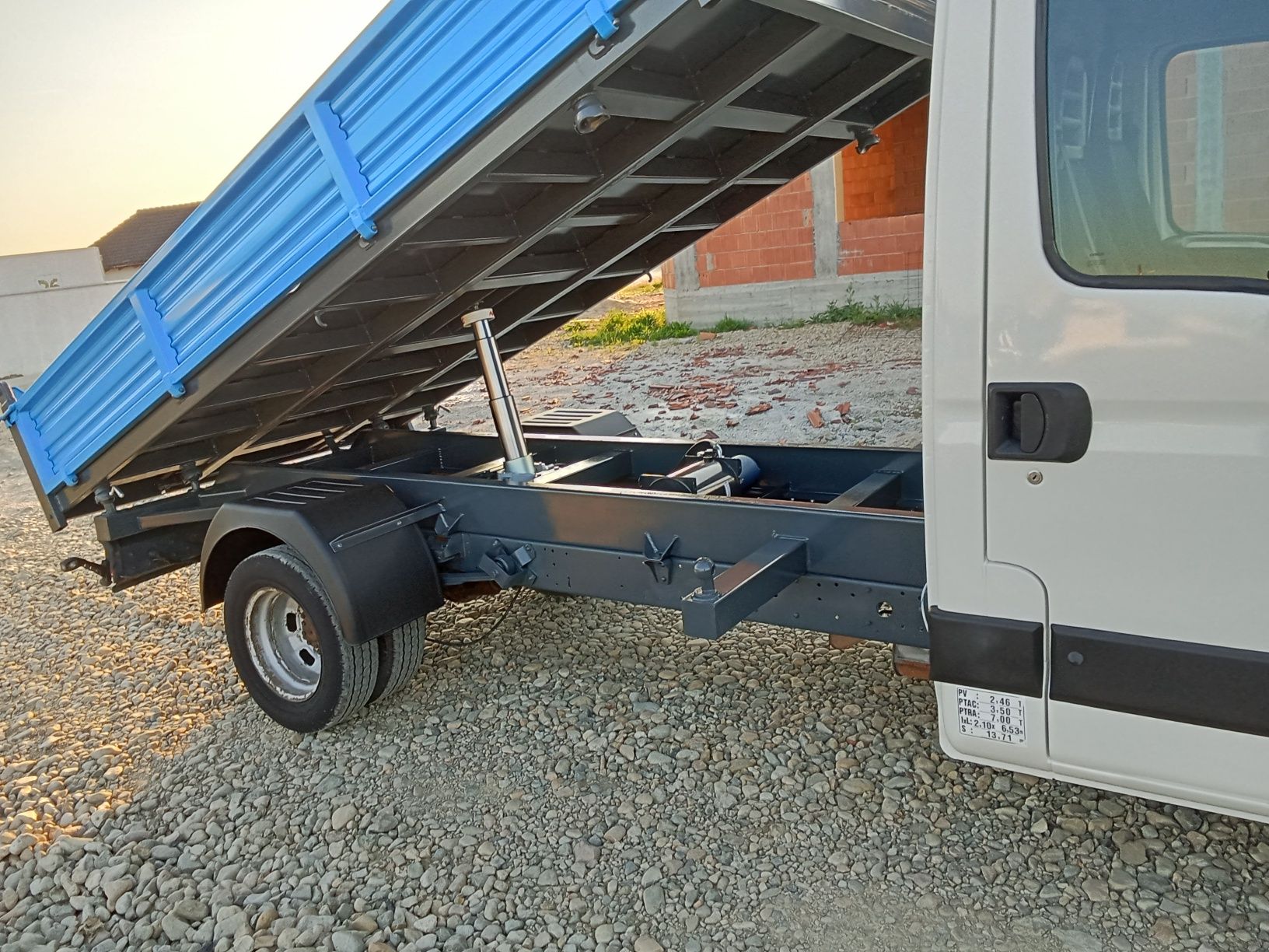 Iveco 35.15 basculabil pe 3 parti