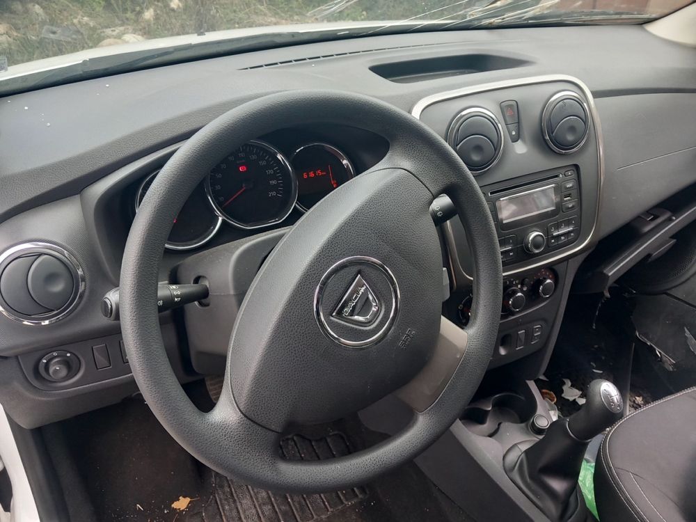 Dacia Sandero на части