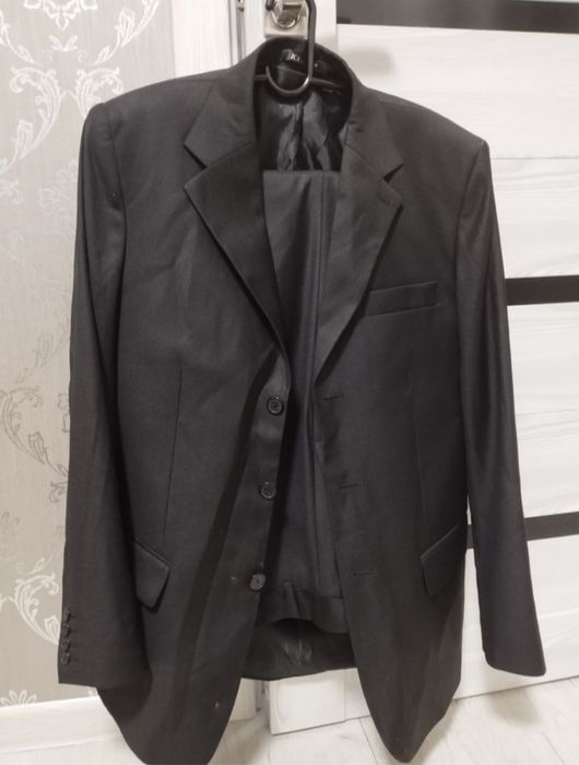 Продается мужской костюм