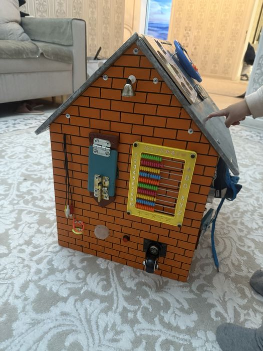 Продам  детский  домик  развивающая  игрушка