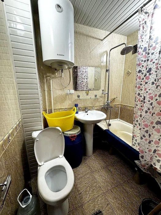 Срочно продается 2 ком.. квартира Согдияна.