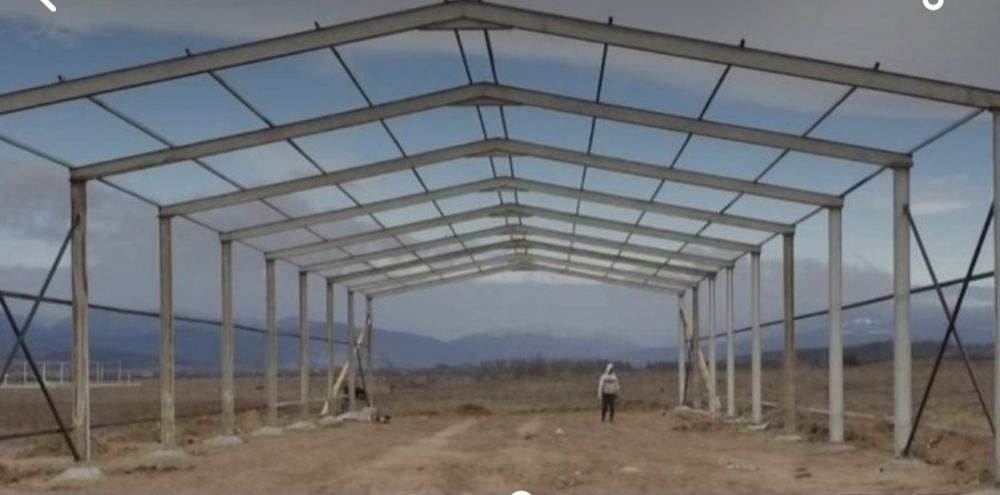 Vand Hale și structuri metalice.
Avem pe stoc o gama variata de dimens