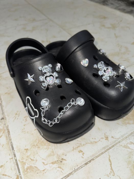 Кроксове с елементи по тях