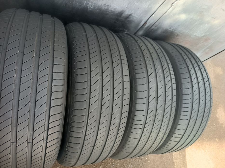235/55/18 Michelin