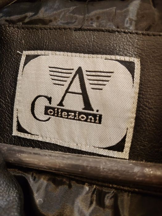 Haină de damă din piele.