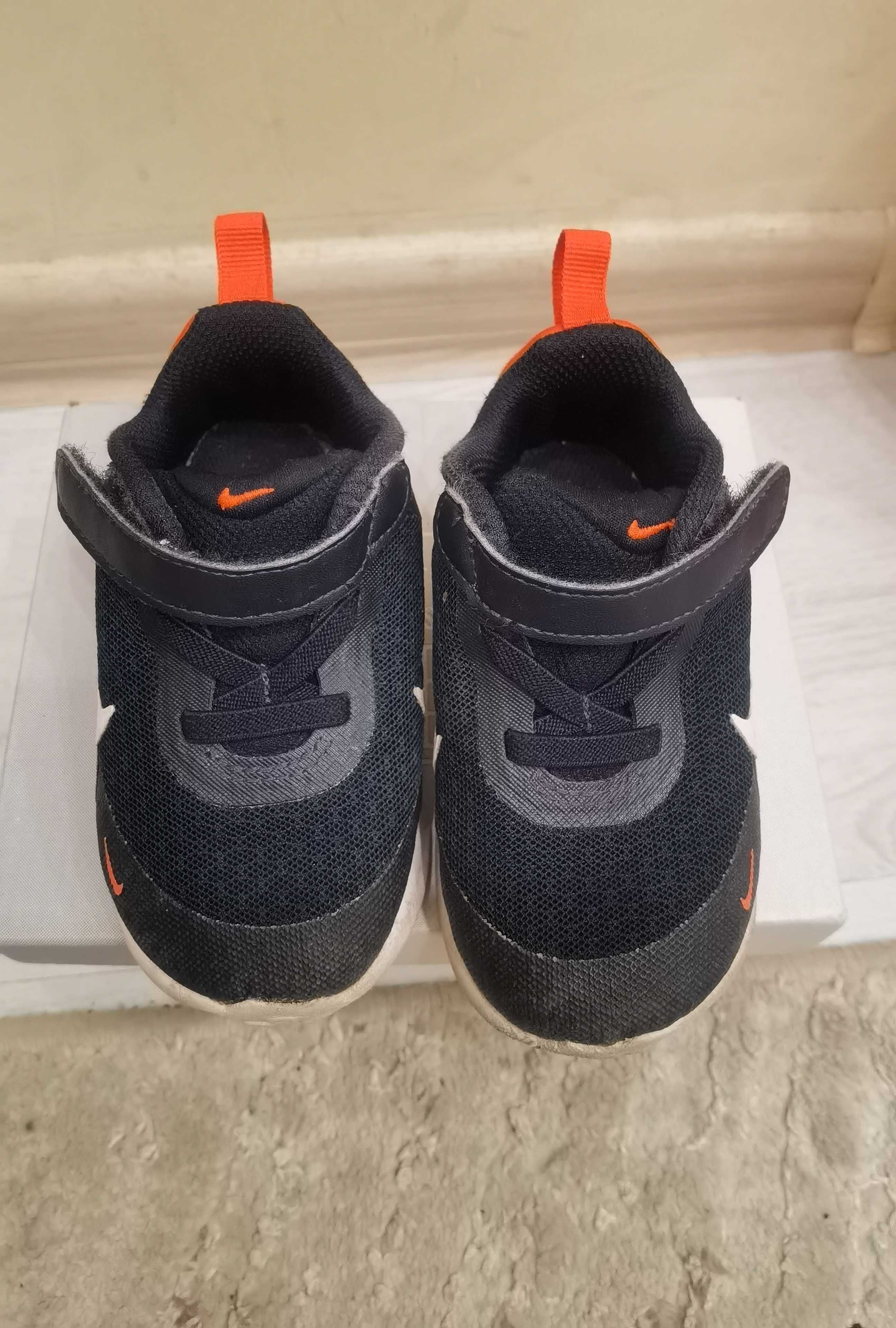 Детски маратонки Nike revolution , номер 22
