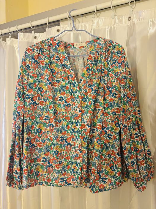 Прекрасни ризи в принт Liberty от Motus boutique Paris в стил Sézane