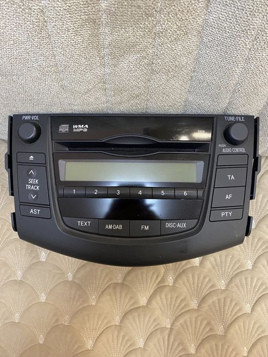 Автомагнитола к RAV-4 2010 года пр-во Япония