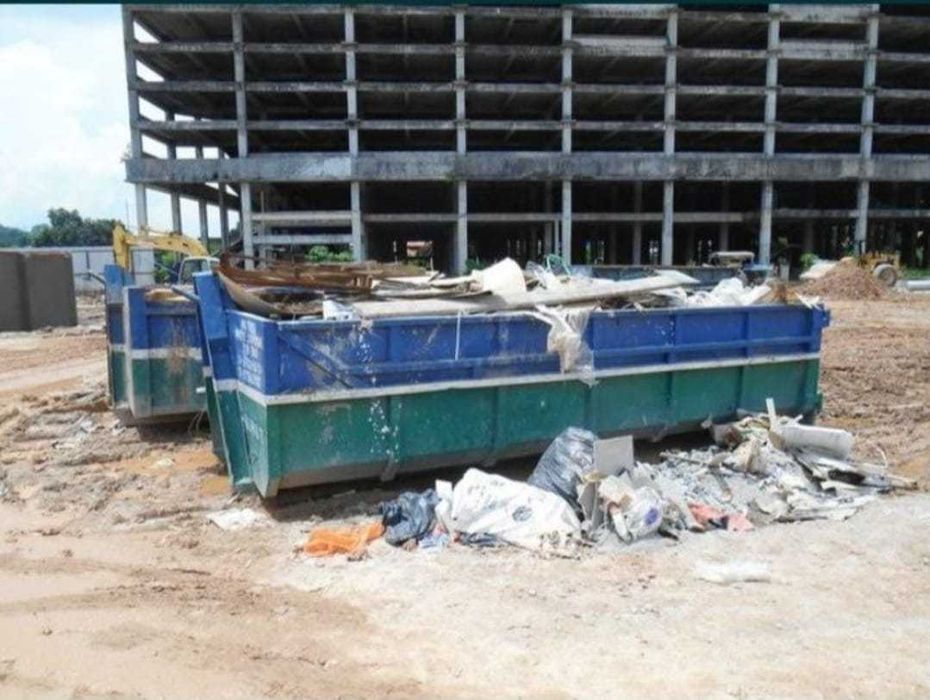 Deșeuri reciclabile/nereciclabile ,container ,benă,habă, gunoi,moloz,
