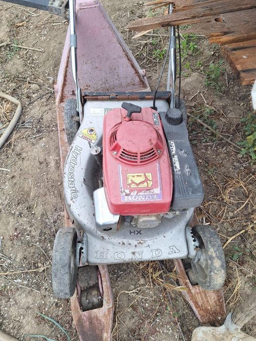 Mașini de tuns iarba și motocultor