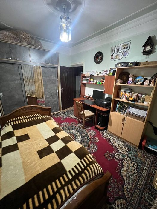 Продаётся 4-х комнатная квартира на Массиве Кушбеги, в дол дороге