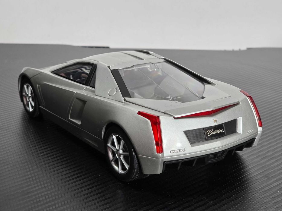 Macheta Auto 1/18 Hotwheels Cadillac Cien