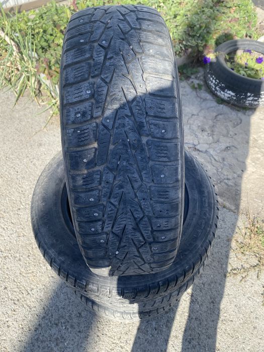 Продам шины зимние 185х65х15. Б/У. Nokian.