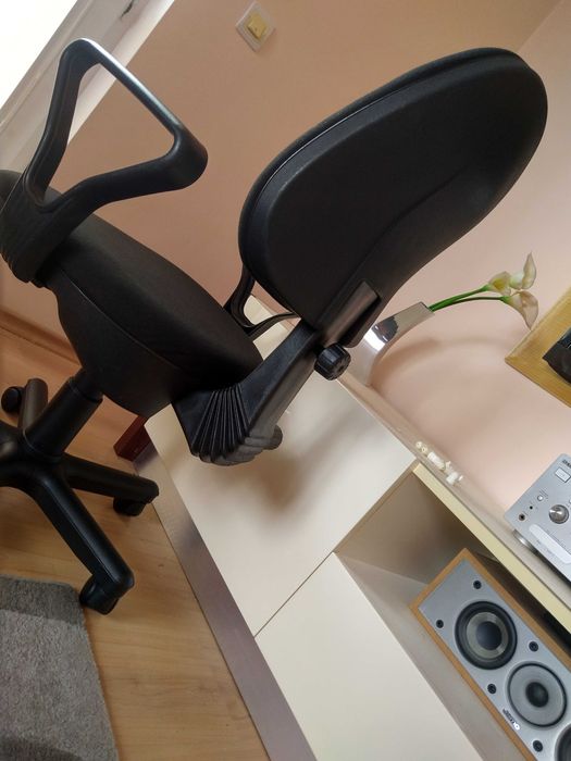 Ергономичен офис стол