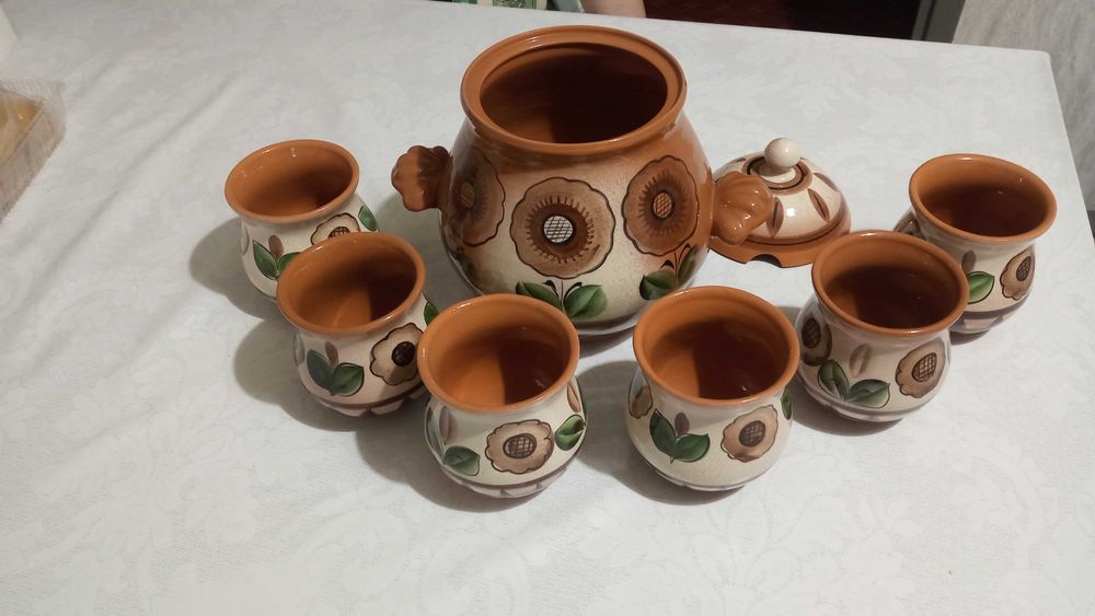 Керамический набор для напитков.