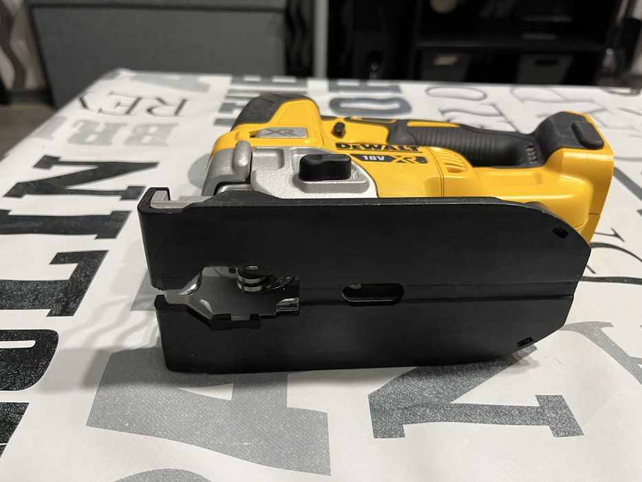 Прободен трион Dewalt DCS334- перфектен