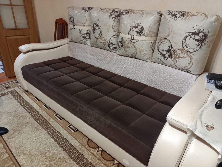 Продаю диван срочно