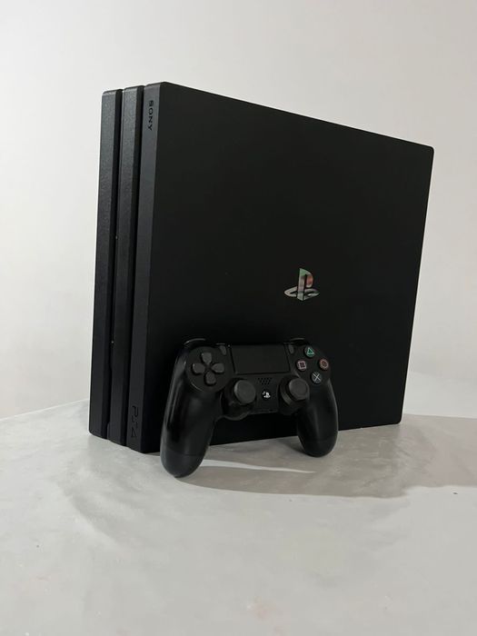 Продам Sony PlayStation 4 pro на 1 терабайт.