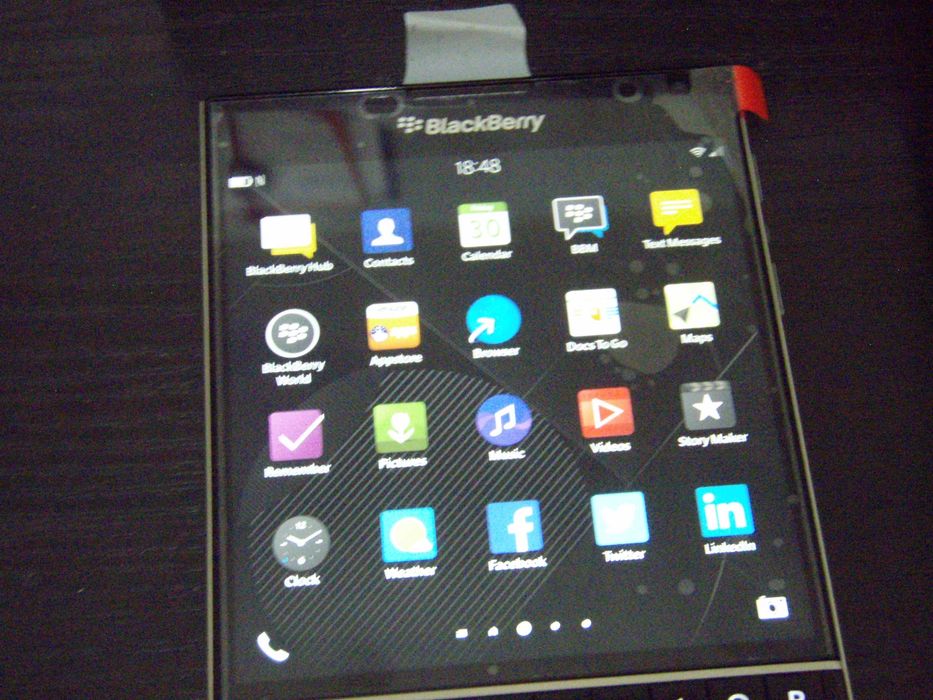 Blackberry Passport, functional in orice retea, nou, la cutie