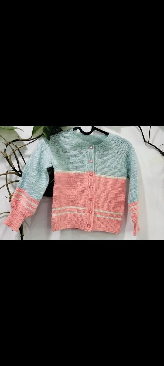 Ручная работа, детские кофточки,на 5-6лет.