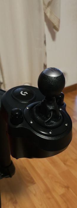 Vând Logitech G29 cu pedale și shfiter - Compatibil - PC, PS3, PS5