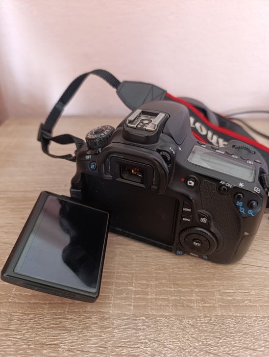 Aparat foto Canon EOS 60D cu accesorii