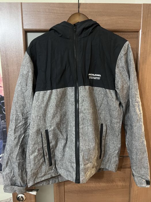 продам ветровку JACKS JONES оригинал