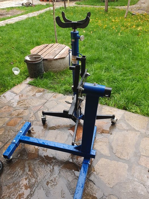 Стойка за двигател