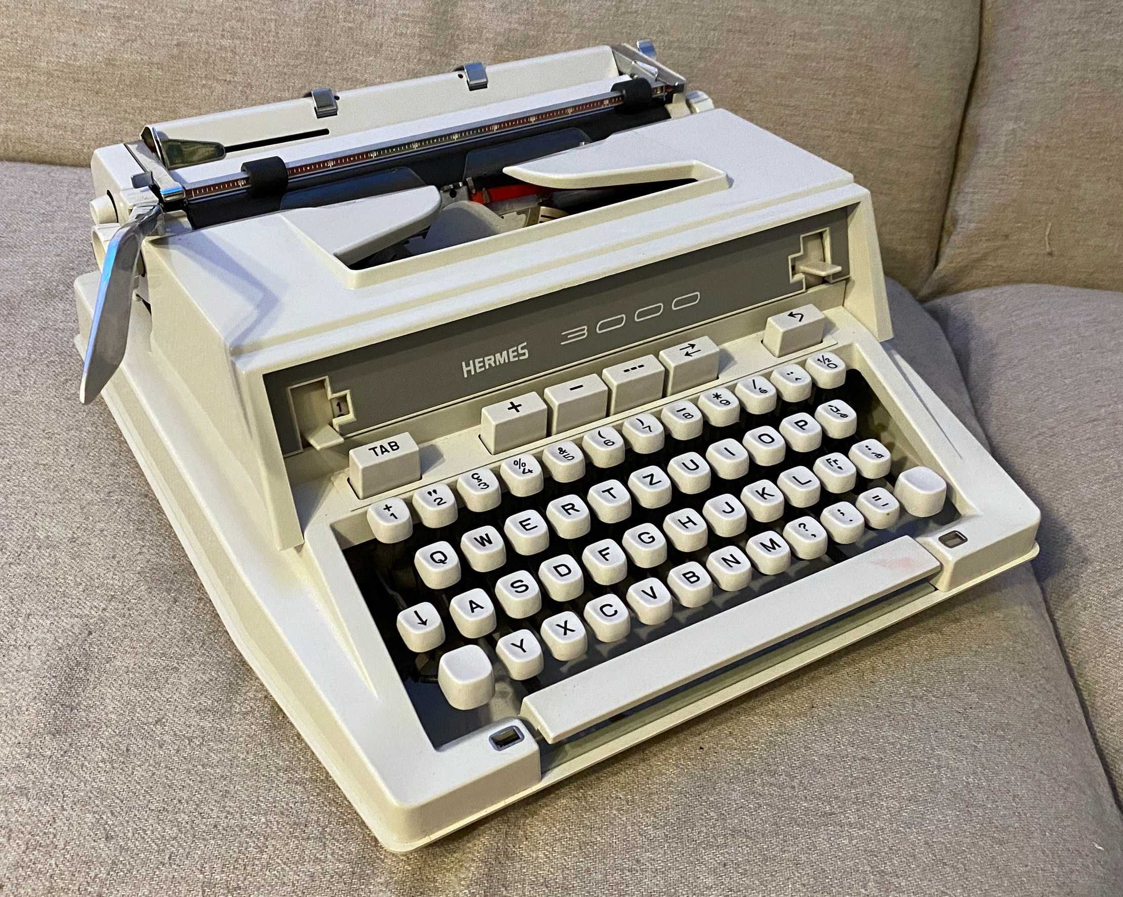 Masina de scris mecanica HERMES 3000 -  anii 70 perfecta