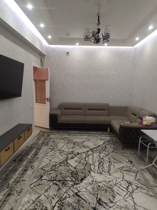 Vagzal qizil dom yaxshi oilaga beriladi. 3xonali yangi dom.