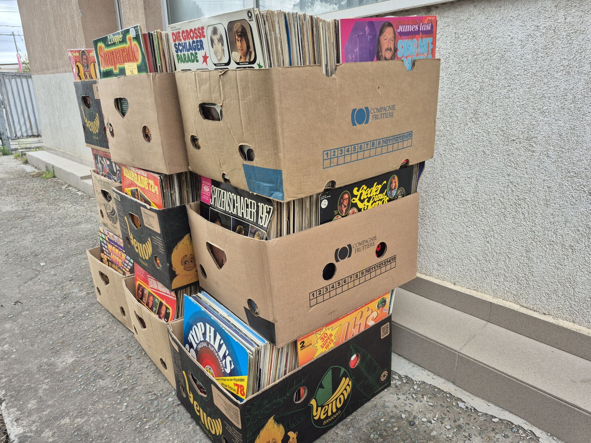 Vând Lot 200LP Discuri Vinil colectie muzica usoara mixta straina