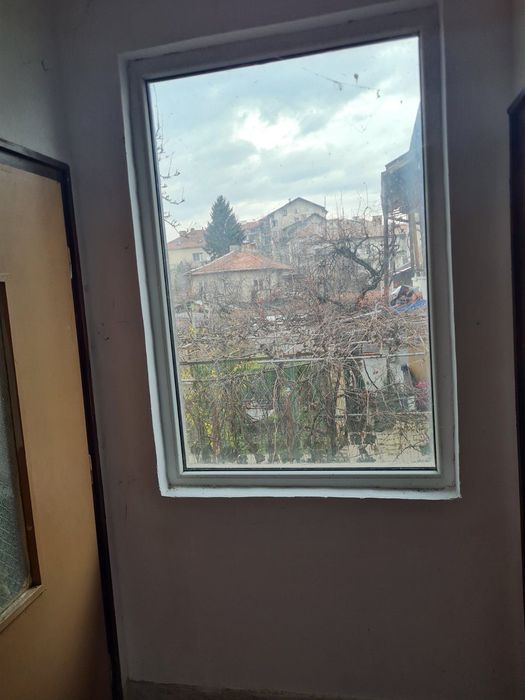 Продавам етаж от къща в Кюстендил Център