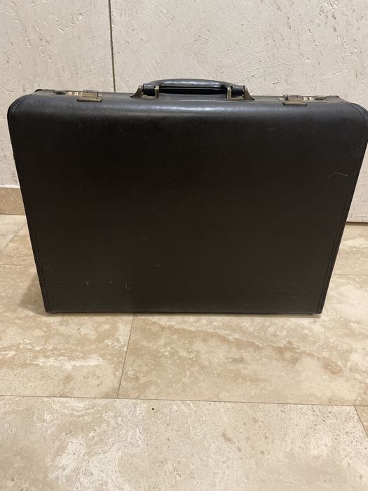 Servieta piele neutilizata