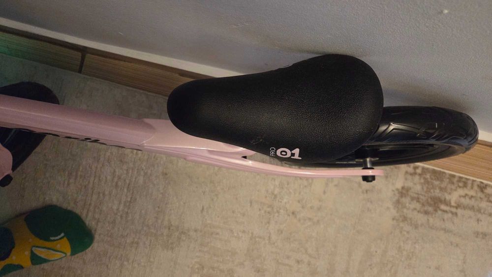 Bicicleta copii fara pedale, Cariboo, 12", Negru/Roz, 2+ (noua)