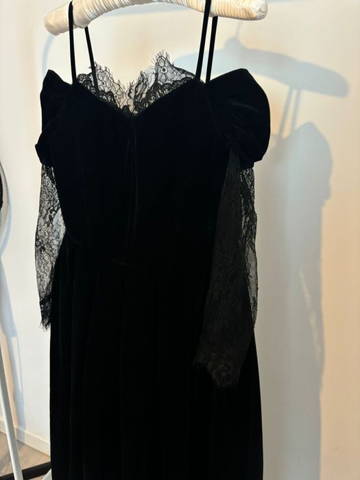 Rochie cu corset din catifea neagră facuta la comanda.