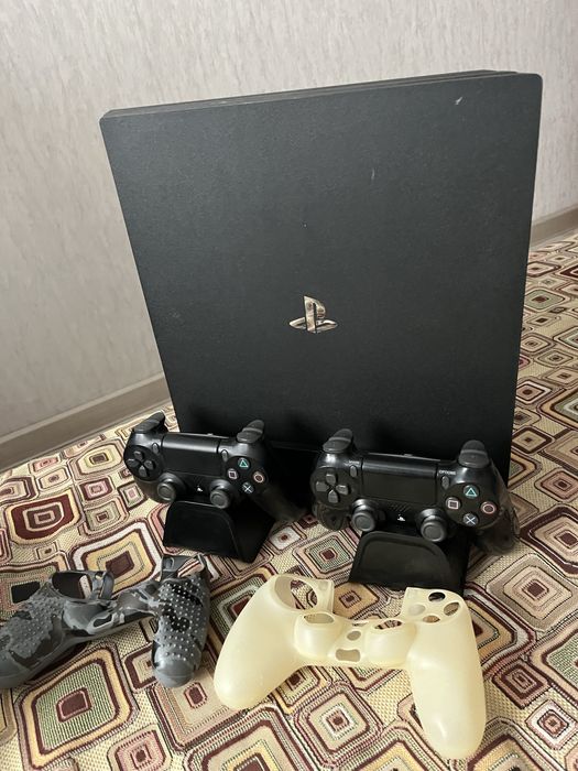 Продам PS4pro с дисками и станцией