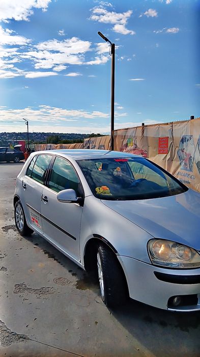 Vând Golf 5  / 1.6Fsi