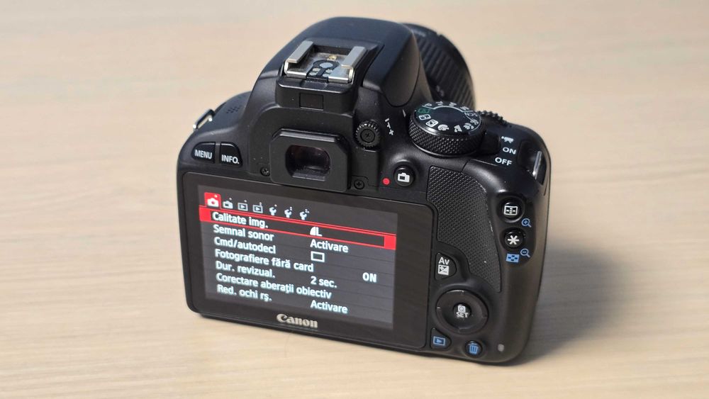 Canon EOS 100D, 18MP ca nou
