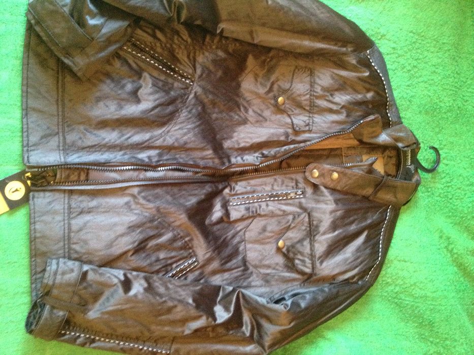 Geaca eleganta si functionala