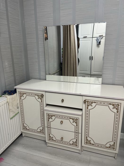 Комод с двумя тумбами в отличном состоянии