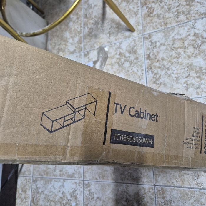 БялTV шкаф с  модерен акцент и практичен дизайн